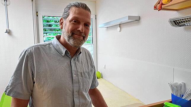 Kinderarzt Klaus Peter Rühs in seiner Praxis in Waldshut-Tiengen.