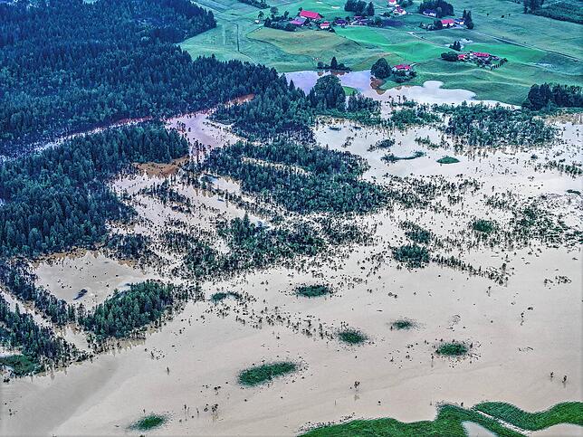 Leutkirch im Allgäu am 4. Juni: Im Bereich Taufach und Fetzachmoos sind Teile der Landschaft überschwemmt (Aufnahme mit einer Drohne).