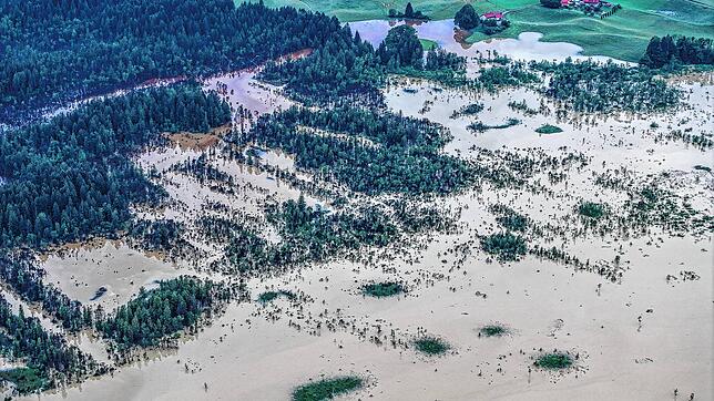 Leutkirch im Allgäu am 4. Juni: Im Bereich Taufach und Fetzachmoos sind Teile der Landschaft überschwemmt (Aufnahme mit einer Drohne).