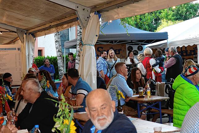 Bild 23: Neudingen zeigt sich blau-weiß Musikkapelle lud zum Bayerischen Wochenende