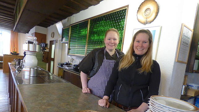 Die Schwestern Carina und Julia Steimle haben von ihren Eltern das Gasthaus „Linde“ in Hepbach übernommen und führen dieses mit großem ...
