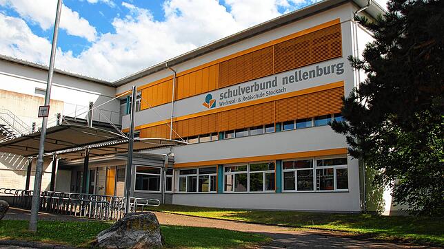 Am Schulverbund Nellenburg gibt es das Projekt Berufseinstiegsbegleitung. Weil Bund und Land ihre finanzielle Hilfe dazu einstellen, ...