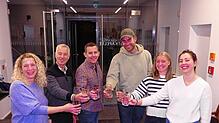 Ihre Vereine und Institutionen profitieren vom Becher-Pfand beim diesjährigen Markdorf Open Air (von links) : Eva-Maria Weiss ...