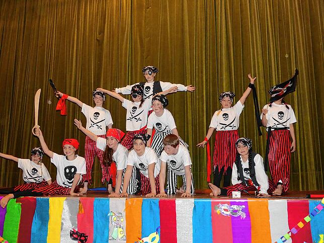 Bild 1: Zirkus in Bermatingen begeistert 600 Zuschauer – Das sind die schönsten Bilder der Show!