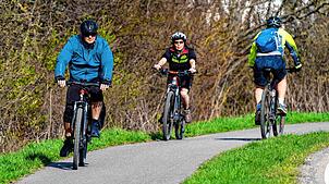 Susanne und Stefan Hummel auf einer Radtour bei Rietheim. (Archivbild vom 24. April 2021)