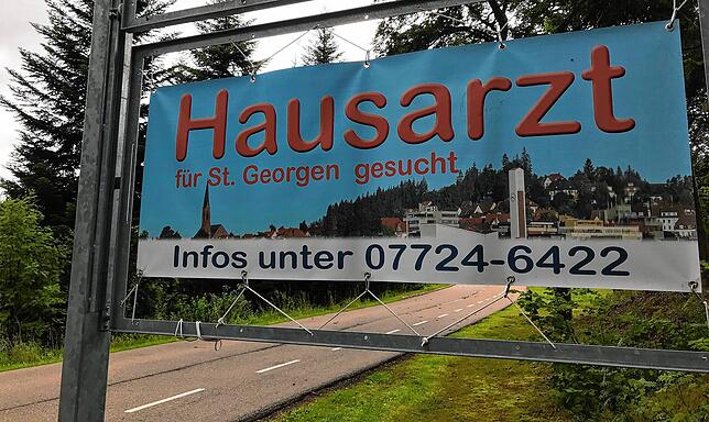 Die Stadt St. Georgen hat mit Plakaten nach einem Hausarzt gesucht – und auch einen gefunden.
