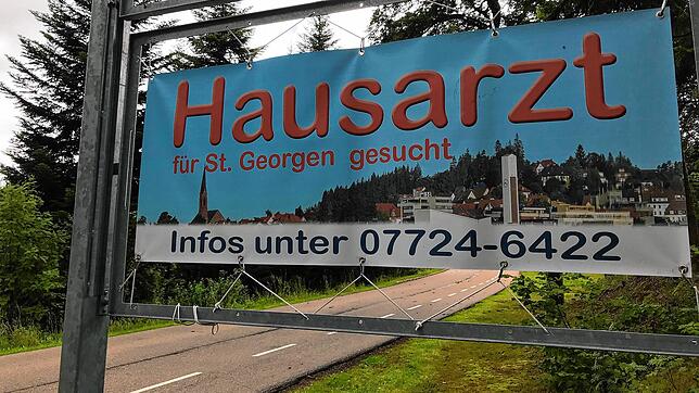 Die Stadt St. Georgen hat mit Plakaten nach einem Hausarzt gesucht &ndash; und auch einen gefunden.