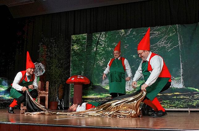 Bild 27: Düengemer Obed 2025: Zauberwald und tolle Unterhaltung in Tiengener Stadthalle