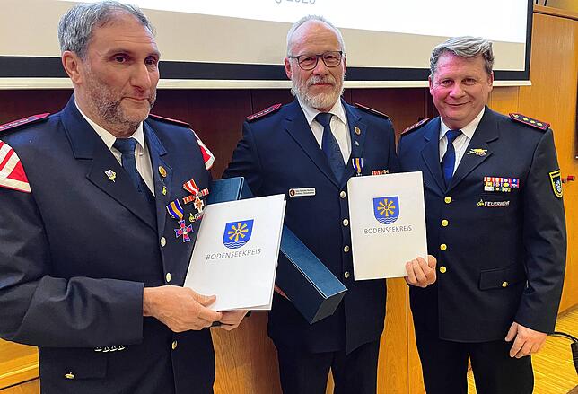 Für ihr besonderes Engagement im Kreisverband wurden (von links) Alexander Schurr und Andreas Schumacher voim Vorsitzenden Martin ...