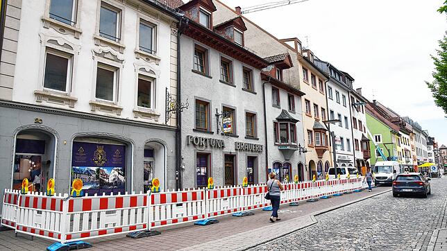 Dieser gesamte Bereich von der Bickenstrasse 14 bis 20 in Villingen mit der ehemaligen Gaststätte und Brauerei Fortuna sowie das ...