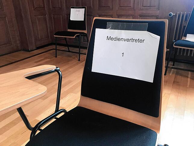 Coronakonforme Sitzplätze für die Presse im Amtsgericht Villingen.