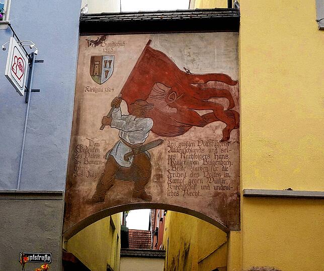 Dieses Sgraffito in der Tiengener Hauptstraße über einem Durchgang erinnert an den Bauernaufstand 1524/25 und ist das Lieblingssgraffito ...