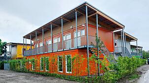 Fertiggestellt: Das ist die Gemeinschaftsunterkunft für Flüchtlinge im Tellerhof auf der Reichenau. Der Landkreis hat es errichtet, ...
