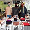 Masken statt Flicken: Mudhar Alabed, Ahmad Alabed und Esat Kisaoglu (von links) von der Änderungsschneiderei Kisaoglu schneidern in der ...