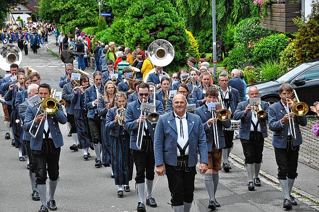 Bild 17: Der Musikverein Riedheim veranstaltet den Pfingstmusikfest Jubiläumszug – das sind die besten Bilder