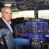 David Dornier im Cockpit der Landshut &ndash; damals ging er noch fest davon aus, dass das Flugzeug im Dornier Museum eine Heimat finden ...