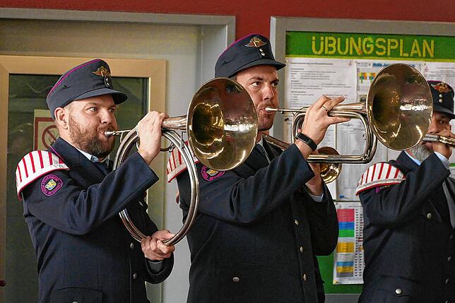 Für die musikalische Unterhaltung während der Fahrzeugsegnung sorgte der Fanfarenzug der Freiwillligen Feuerwehr Meßkirch.