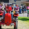Ein Spaß: Oldtimer-Traktorfreunde. Beim Treffen gibt es auch viele weitere alte Fahrzeuge zu bestaunen. Bilder: Susanne Grimm