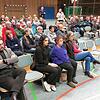 Einige Bürger äußern bei der Informationsveranstaltung Bedenken wegen der geplanten Flüchtlingsunterkunft.