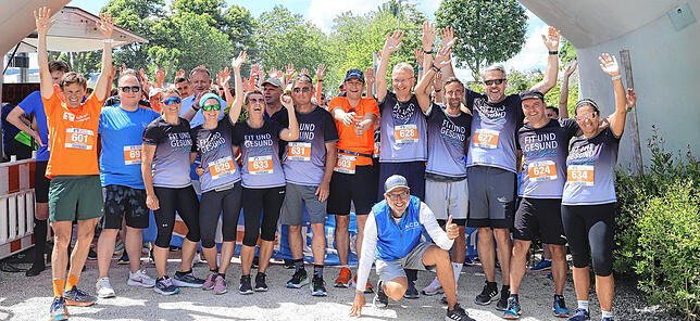 Fit und Gesund 2024 - Volksbank Run Überlingen Das Team von „Fit und Gesund am See“ vor dem Start des über vier Kilometer langen Benefizlaufes im Rahmen des Volksbank Überlingen Run, ...