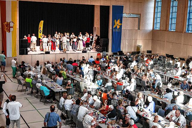 Bild 3: Festakt 50 Jahre Städtepartnerschaft in der Markolfhalle