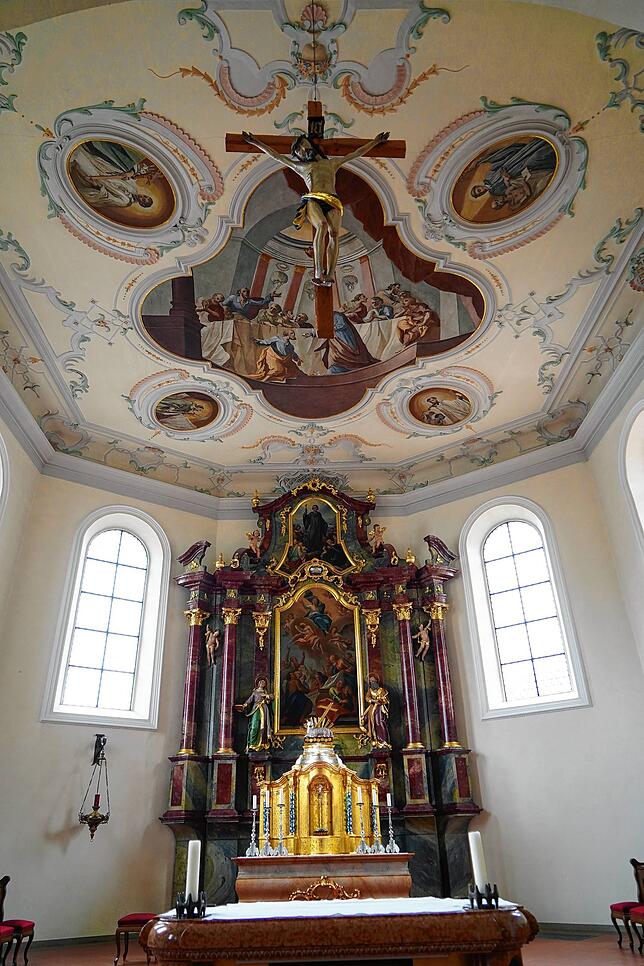 Waldkirchs kunsthistorische Kostbarkeit: Das Jesuskreuz im Chorbogen.