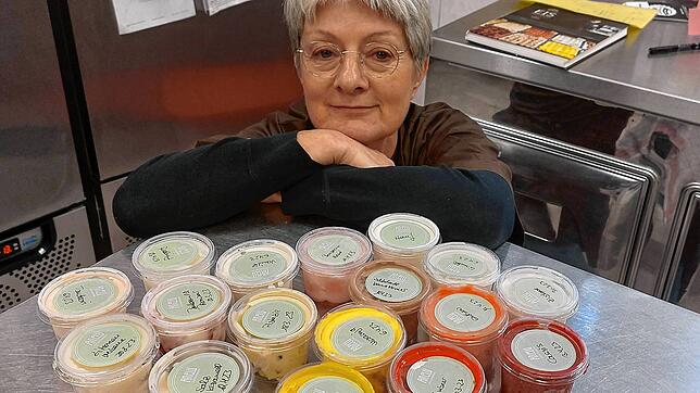Anne Pesaro und fertige Probierdöschen mit ihren Eis-Variationen. Sie setzt auf Sorten wie Riesling, Tandoori, Hanf oder ...