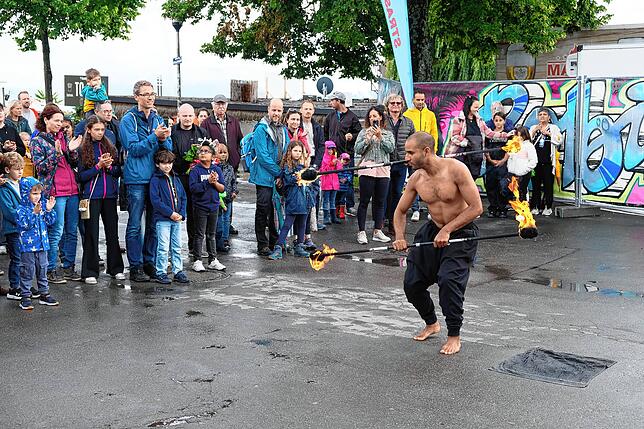 Bei Christian Novoas Show treffen sich Feuer und Wasser.