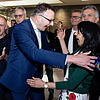 26.05.2019, Stuttgart: Muhterem Aras (r, Bündnis 90/Die Grünen), Landtagspräsidentin von Baden-Württemberg, und Andreas Schwarz (Bündnis ...