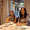 Über das Schreiben, Wald, Familie und Heimat reden im Interview Leonie Huber (links) und SÜDKURIER-Mitarbeiterin Sigrid Schneider.