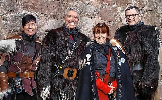 Der aktuelle Vorstand der Lohwaldteufel (von links): Schriftführerin Nicole Steck, Vorsitzender Heinz Fischinger, Vize-Vorsitzende Elke ...