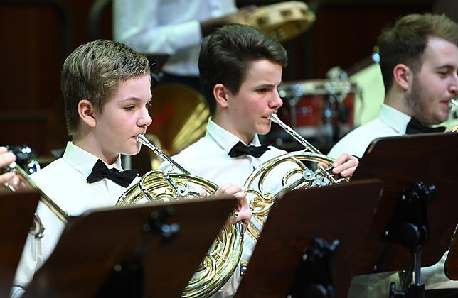 Das Symphonische Jugendblasorchester Friedrichshafen unter Leitung von Alain Wozniak sorgte für den musikalischen Rahmen.