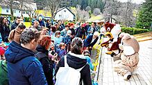 Auch in diesem Jahr verteilen Kucky, der Kuckuck der Hochschwarzwald Tourismus GmbH (HTG), und der Osterhase süße Leckereien und bunte ...