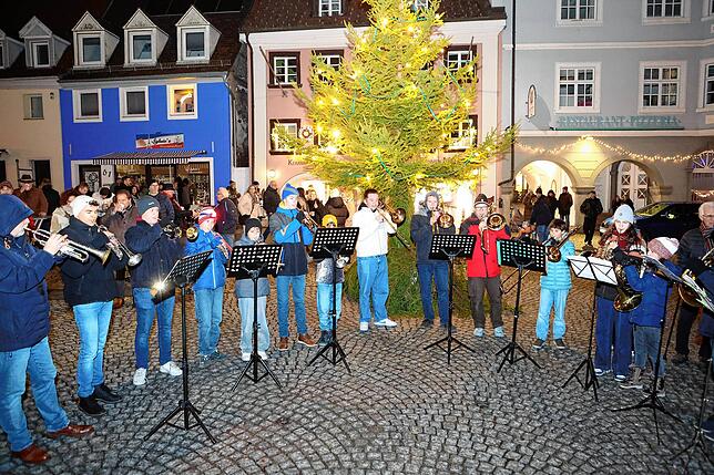 Bild 13: Stimmungsvoller Auftakt des Donaueschinger Adventsmarktes