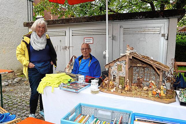 Bild 2: Frühschoppen und Flohmarkt locken die Besucher – so endet das Dingelsdorfer Herbstfest 2024