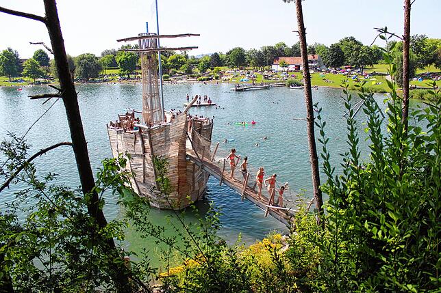 Das Piratenschiff am Schlosssee in Salem.