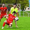 So schnell kann es gehen: Im Mai 2023 duellierte sich Bad Dürrheim (rote Trikots) noch mit dem TSV Singen in der Landesliga. Nun trennen ...