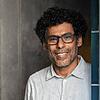 Usama Al Shahmani verarbeitet in seiner Literatur Fluchterfahrungen.