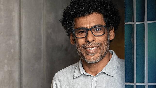 Usama Al Shahmani verarbeitet in seiner Literatur Fluchterfahrungen.