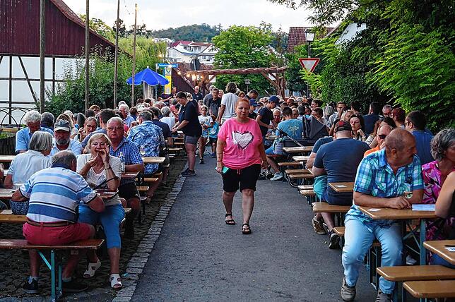 Bild 5: Bilder vom Daisendorfer Weinfest am Freitagabend rund um die Fruchtscheune von Mathias Bernhard