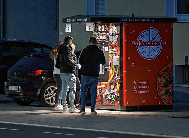 2021 gab es Ärger um einen Pizza-Automaten.