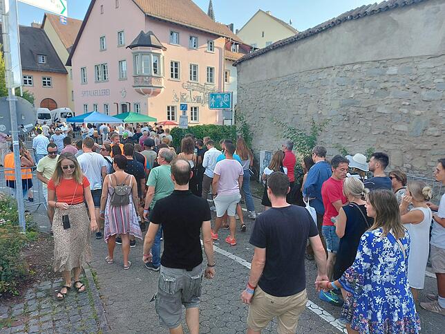 Bild 33: Erste Bilder vom Festgelände! In Konstanz kommen mehr und mehr Besucher zum Seenachtfest
