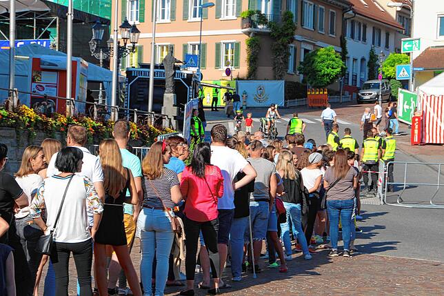 Bereits zwei Stunden vor Beginn des Namika-Auftritts im Sommer 2019 hatte sich eine lange Schlange die Marktstraße hinunter gebildet.
