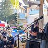 Marcus Bensmann spricht bei &bdquo;Abschirmen gegen Rechts&ldquo; in Lörrach. Zuvor waren unter anderem Oberbürgermeister Jörg Lutz, ...