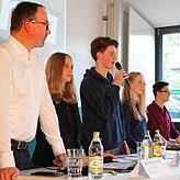 Die Pressekonferenz zum Klimanotstand in Konstanz. Auf dem Podium (von l. nach r.): Oberbürgermeister Uli Burchardt sowie Noemi ...