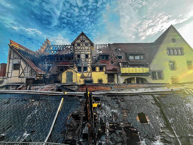 Bild 4: Nach dem Großbrand in Konstanz: Der Einsatz geht in seine zweite Nacht