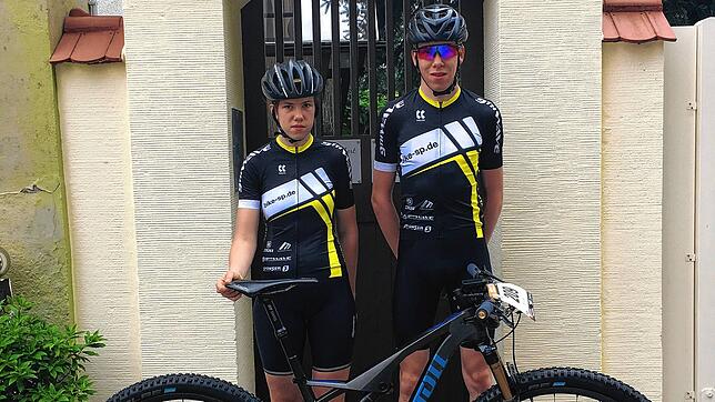 Neues Outfit: Silja und Tobias Senn fahren für &bdquo;Team Bike Service Partner&ldquo;.