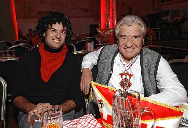 Bild 7: Die Narrengesellschaft Niederburg feiert ihren Fasnachtsauftakt