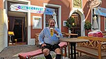Gastronom Hubertus Reiber freut sich, dass er am Freitag, 20. September 2024, nach acht Wochen Zwangspause den „Guten Hirten“ wieder ...