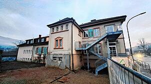 Die neue Außentreppe des Kindergartens St. Josef in Wehr steht schon. Aber innen finden noch Sanierungsarbeiten statt. Der Einzug ...